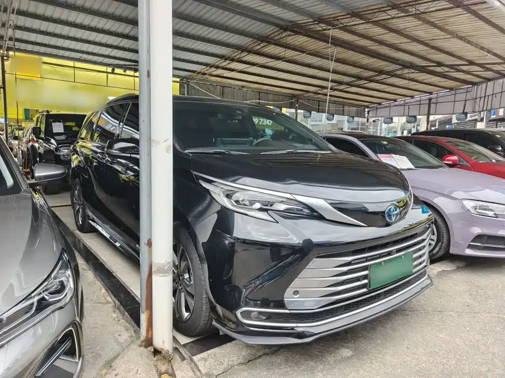 Toyota Sienna — фото 10
