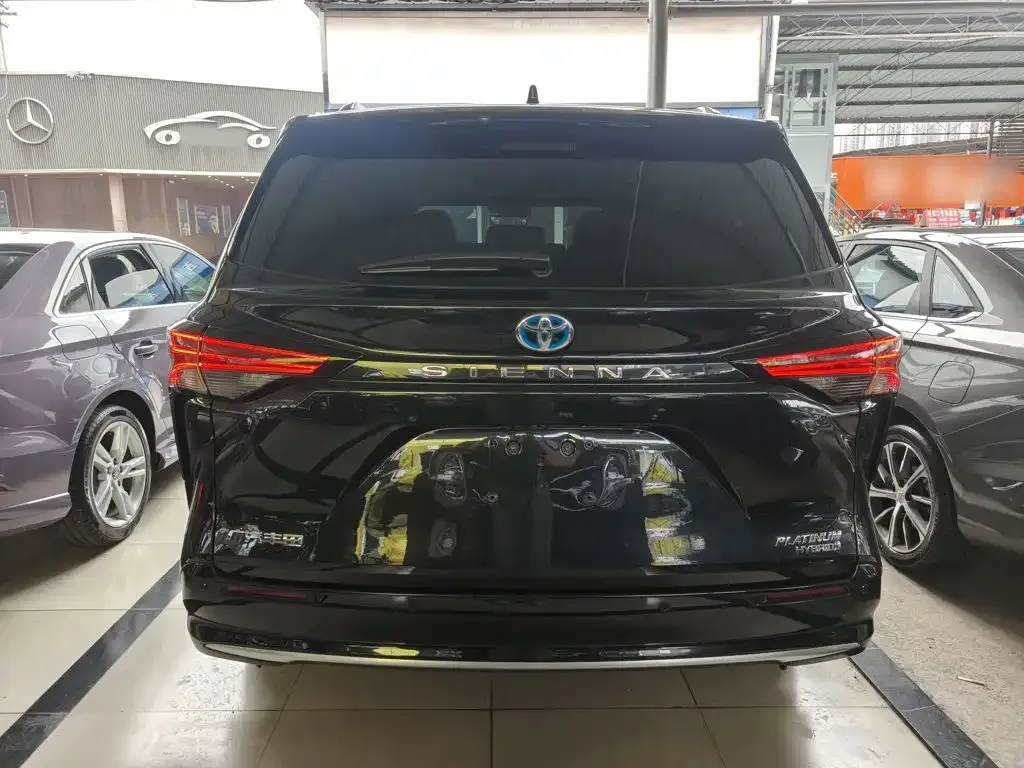 Toyota Sienna — фото 2