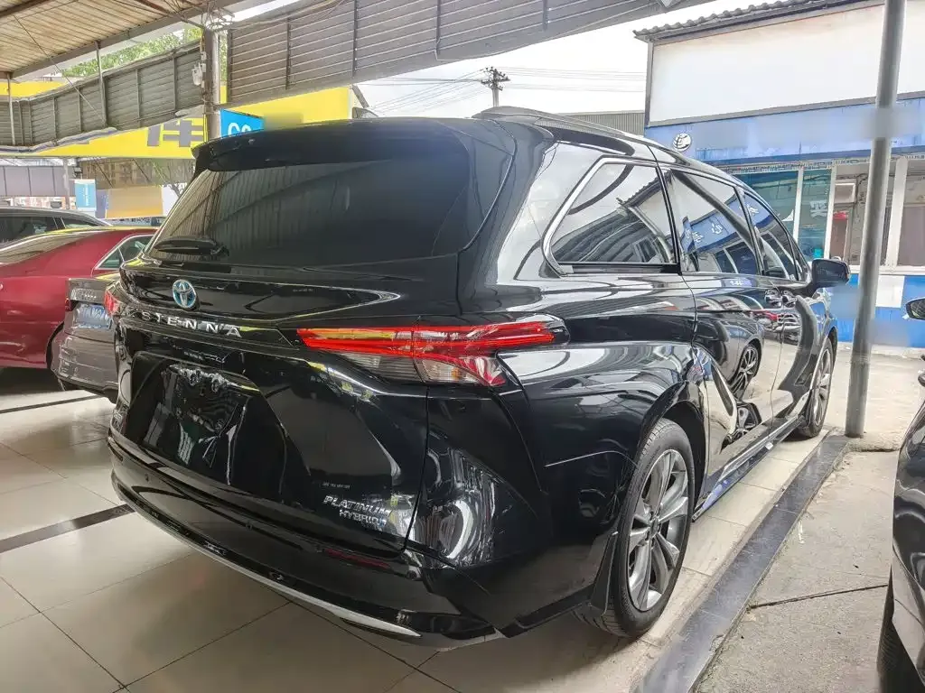 Toyota Sienna — фото 4