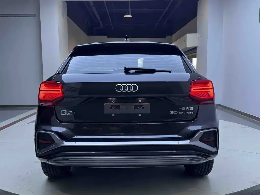 Audi Q2L e-tron — фото 3