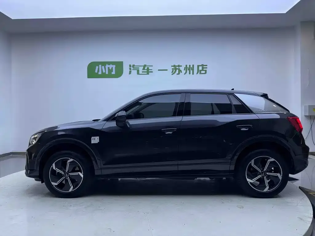 Audi Q2L e-tron — фото 2
