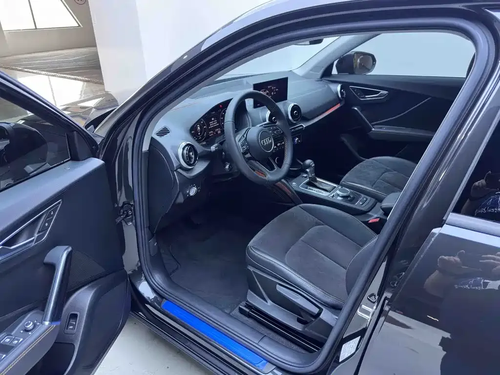 Audi Q2L e-tron — фото 10