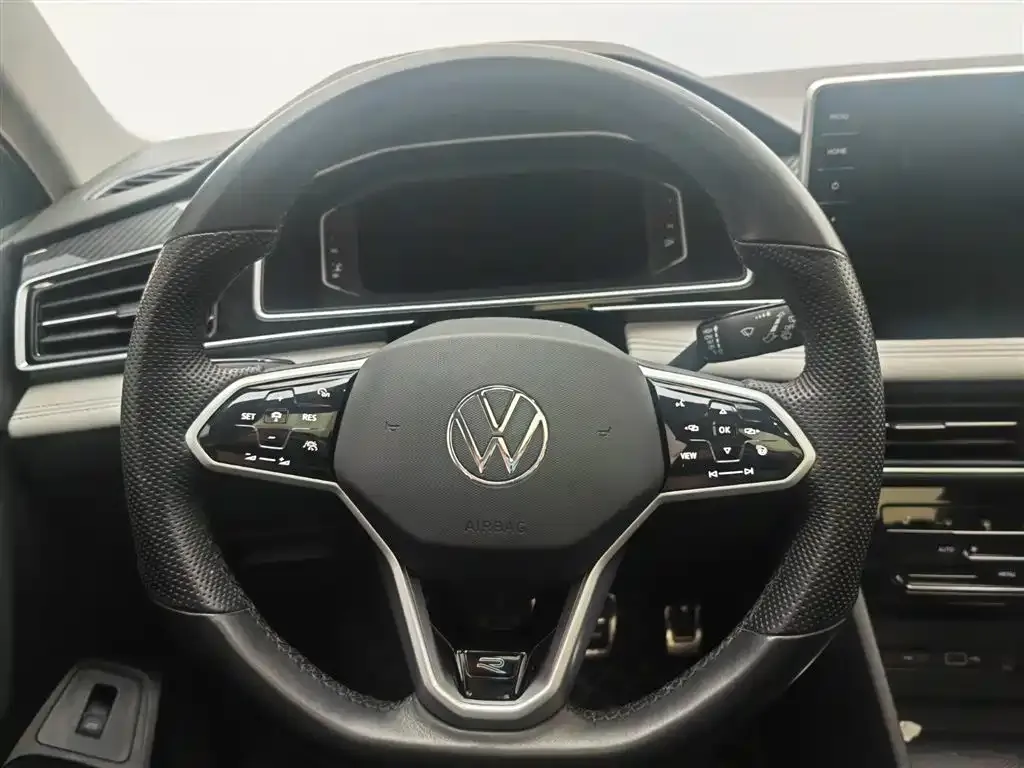 Volkswagen Tiguan L — фото 3