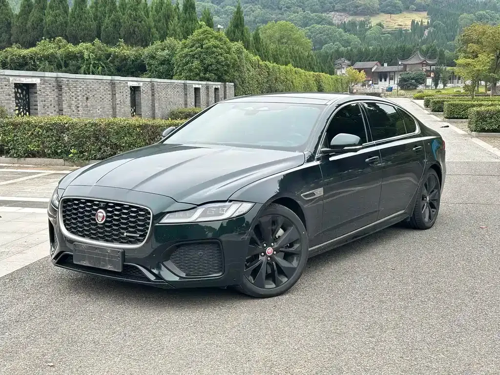 Jaguar XFL — фото 1