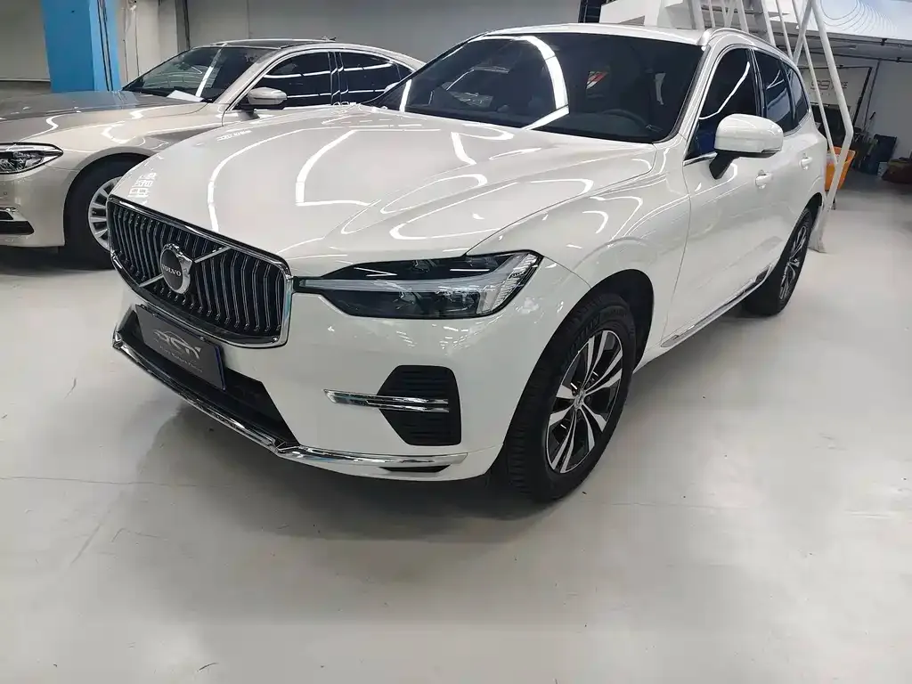 Volvo XC60 — фото 1