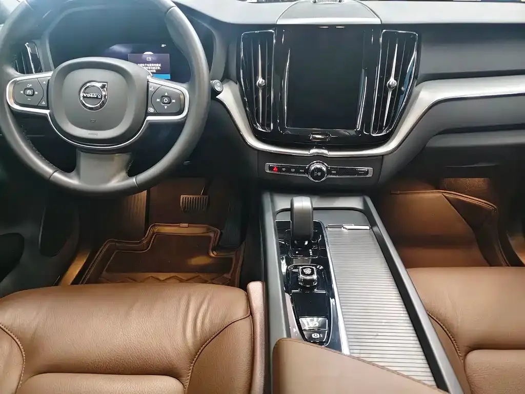 Volvo XC60 — фото 4