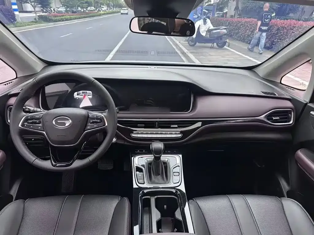 GAC Motor Trumpchi M6 — фото 10