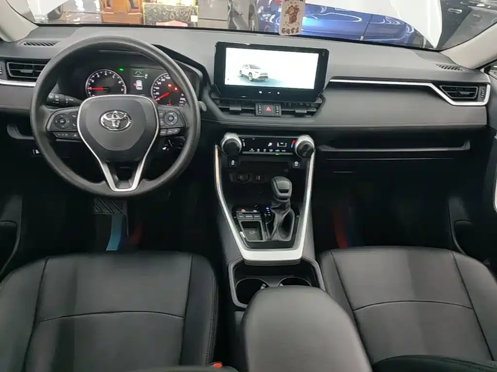 Toyota RAV4 — фото 2