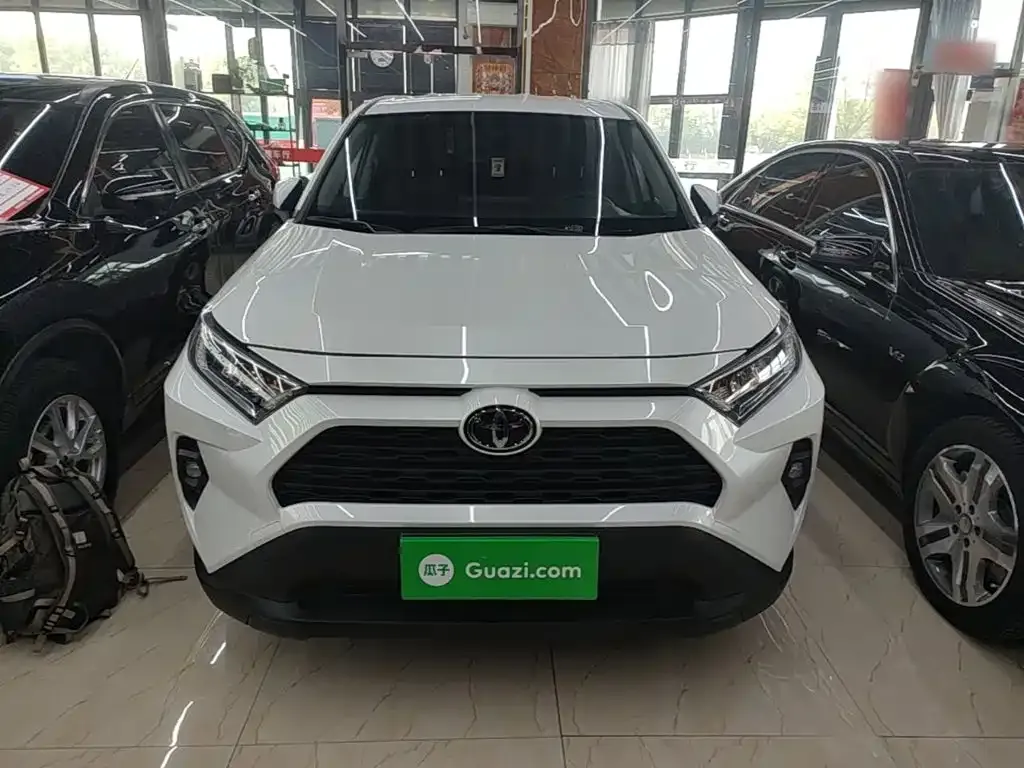 Toyota RAV4 — фото 7