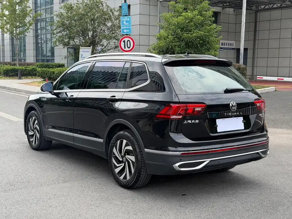 Volkswagen Tiguan L — фото 8