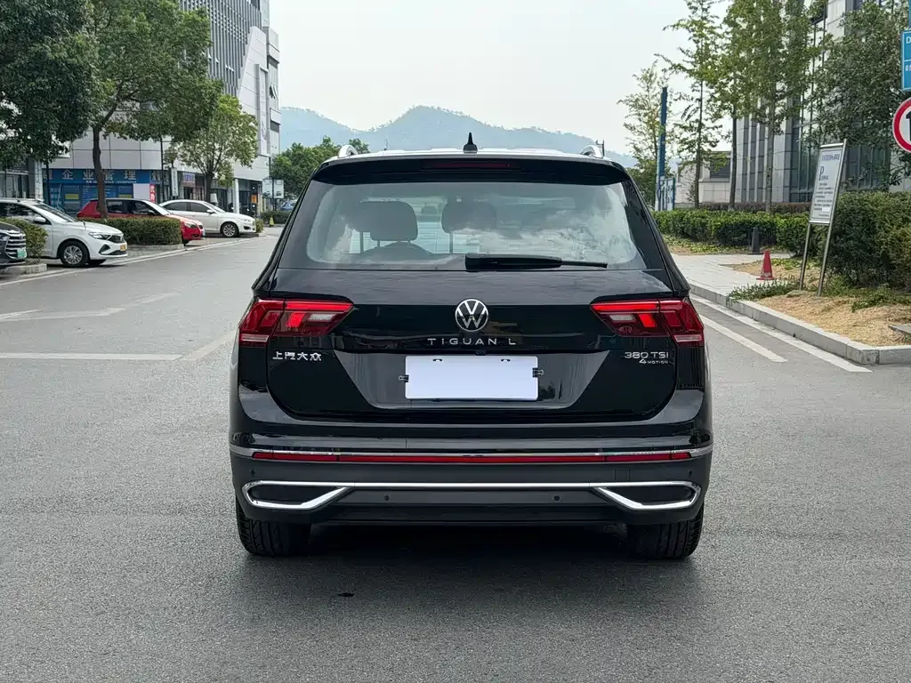 Volkswagen Tiguan L — фото 4