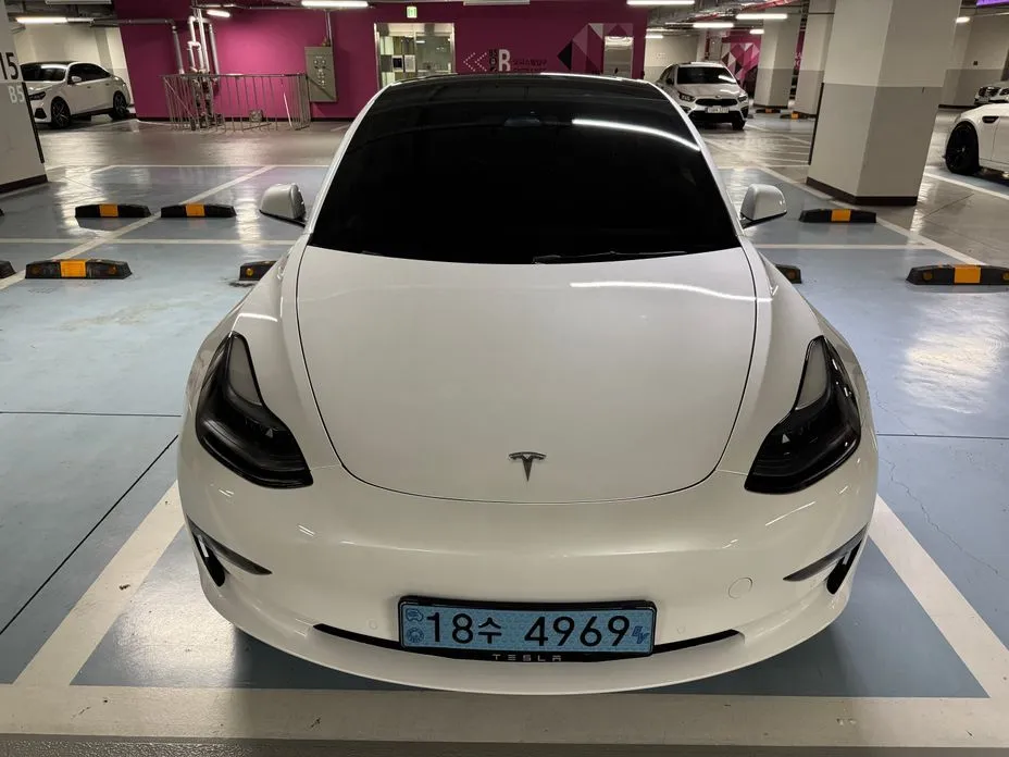 Tesla Model 3 — фото 1