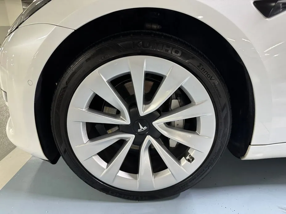Tesla Model 3 — фото 10
