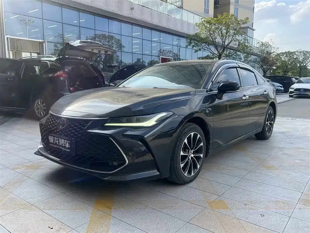 Toyota Avalon — фото 1