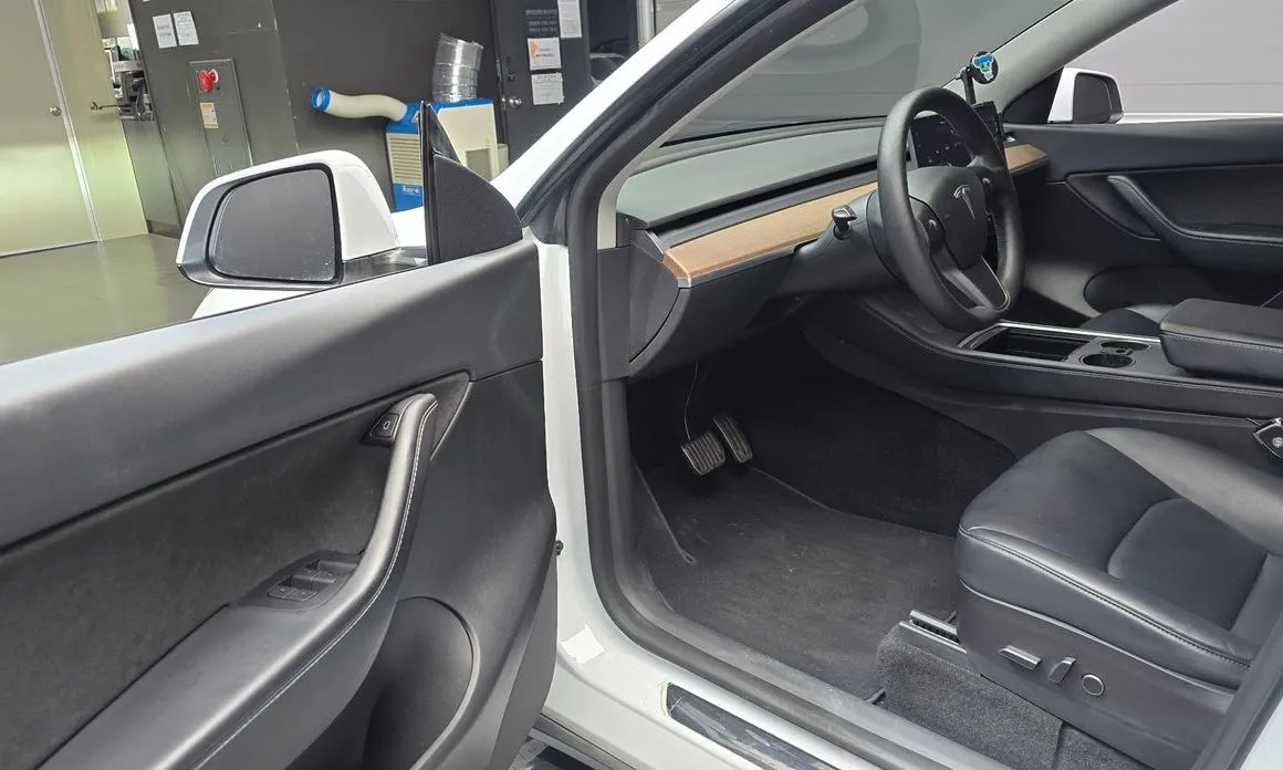 Tesla Model Y — фото 10