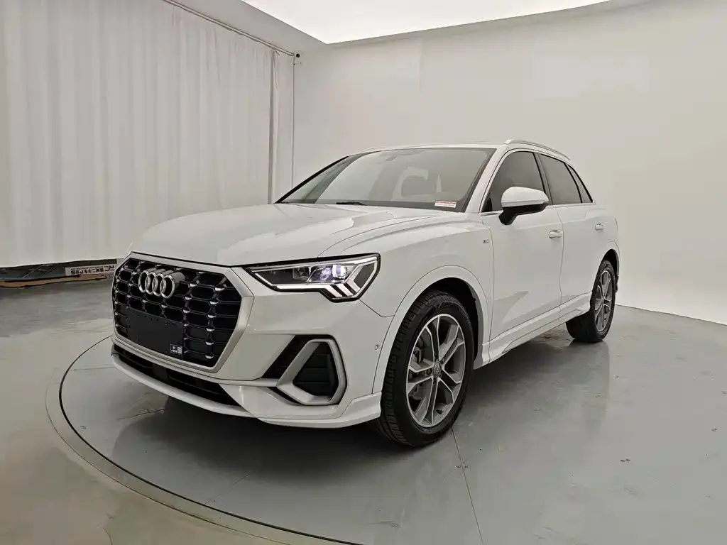 Audi Q3 — фото 1