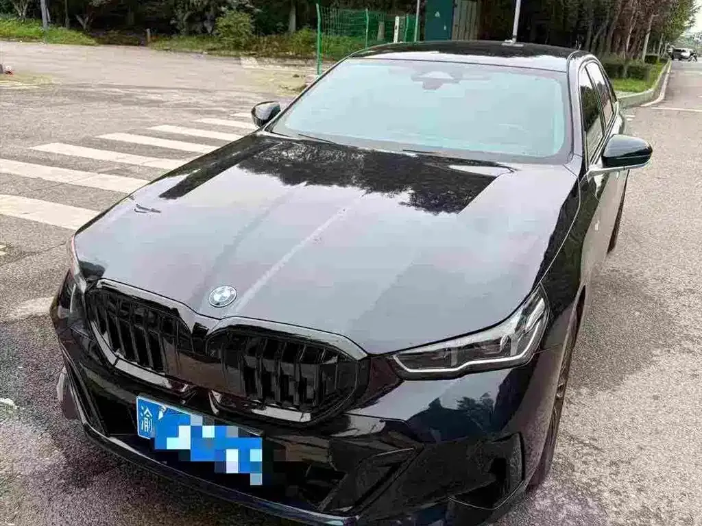 BMW 5 Series — фото 1