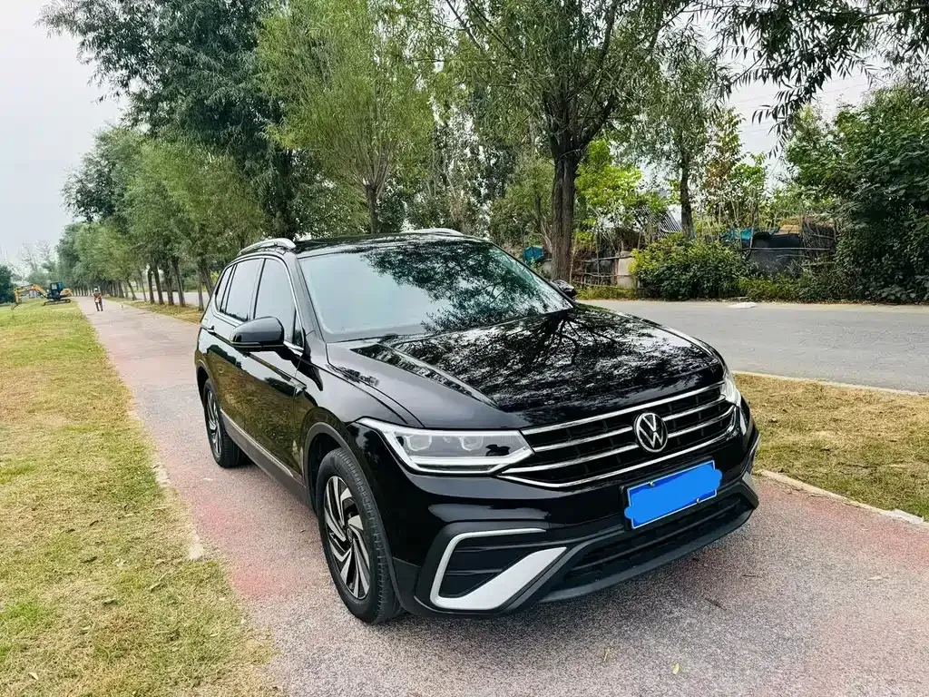 Volkswagen Tiguan L — фото 4