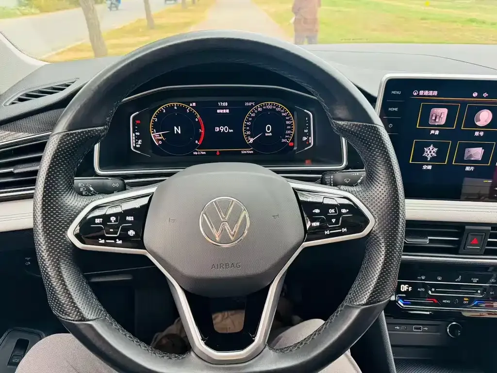 Volkswagen Tiguan L — фото 3