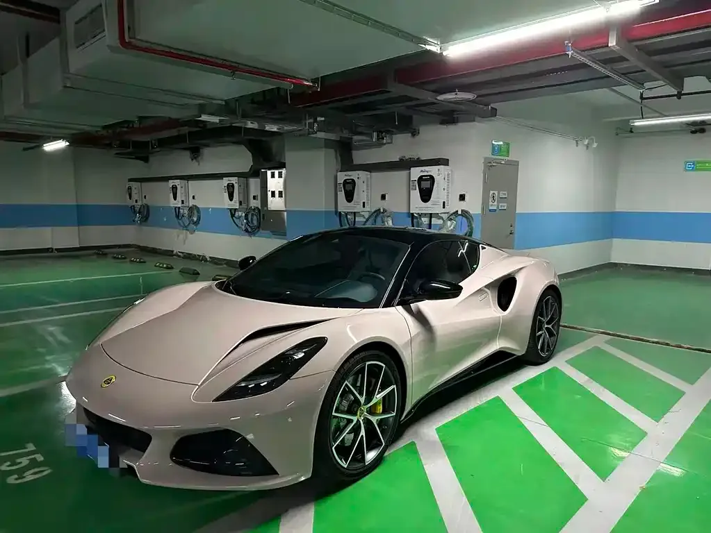 Lotus Emira — фото 1