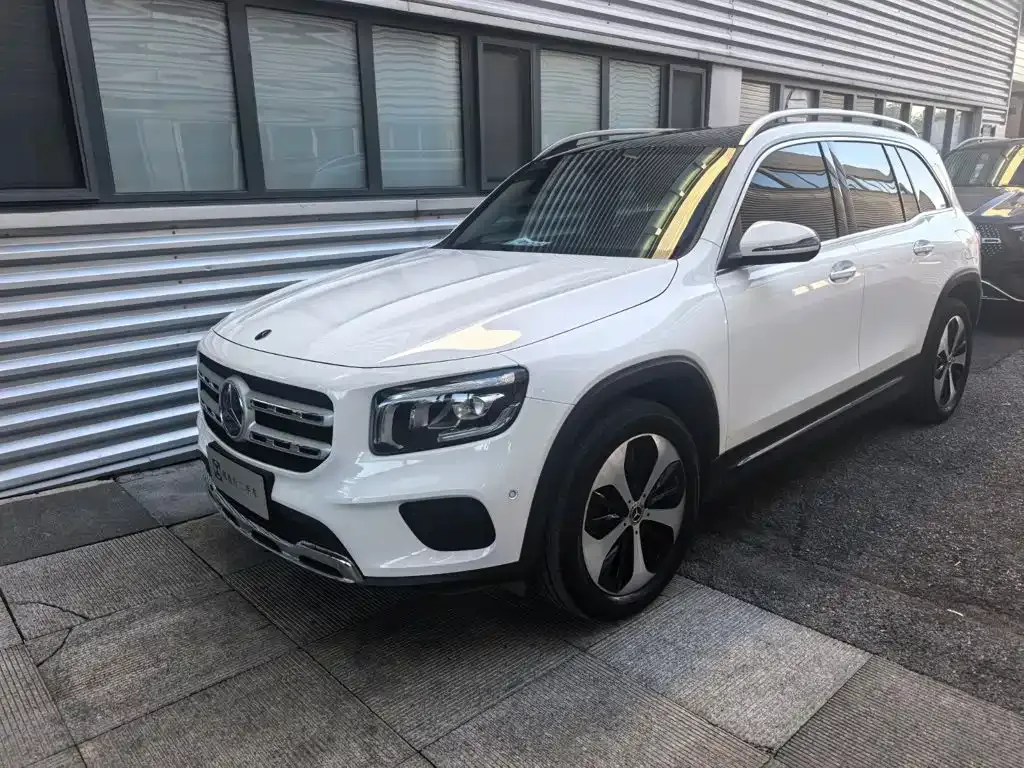 Mercedes-Benz GLB — фото 1