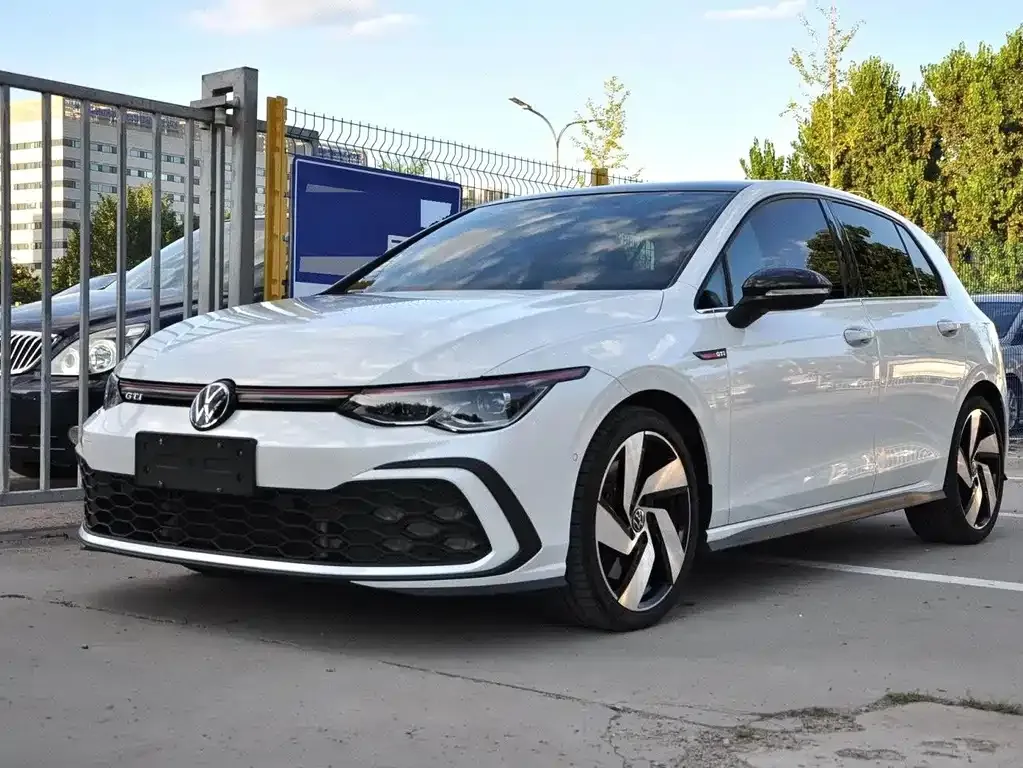 Volkswagen Golf GTI — фото 1