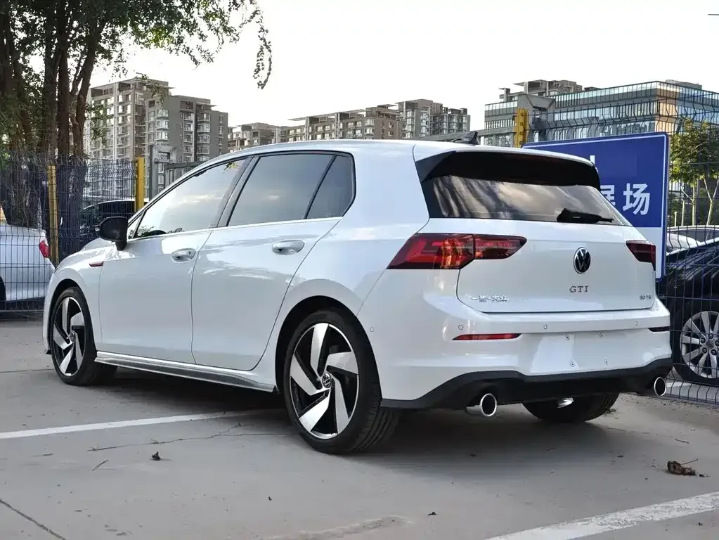 Volkswagen Golf GTI — фото 10