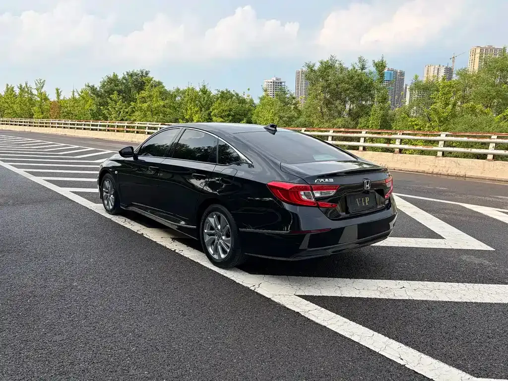 Honda Accord — фото 9