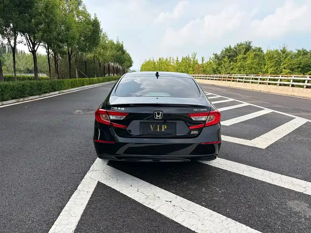 Honda Accord — фото 8