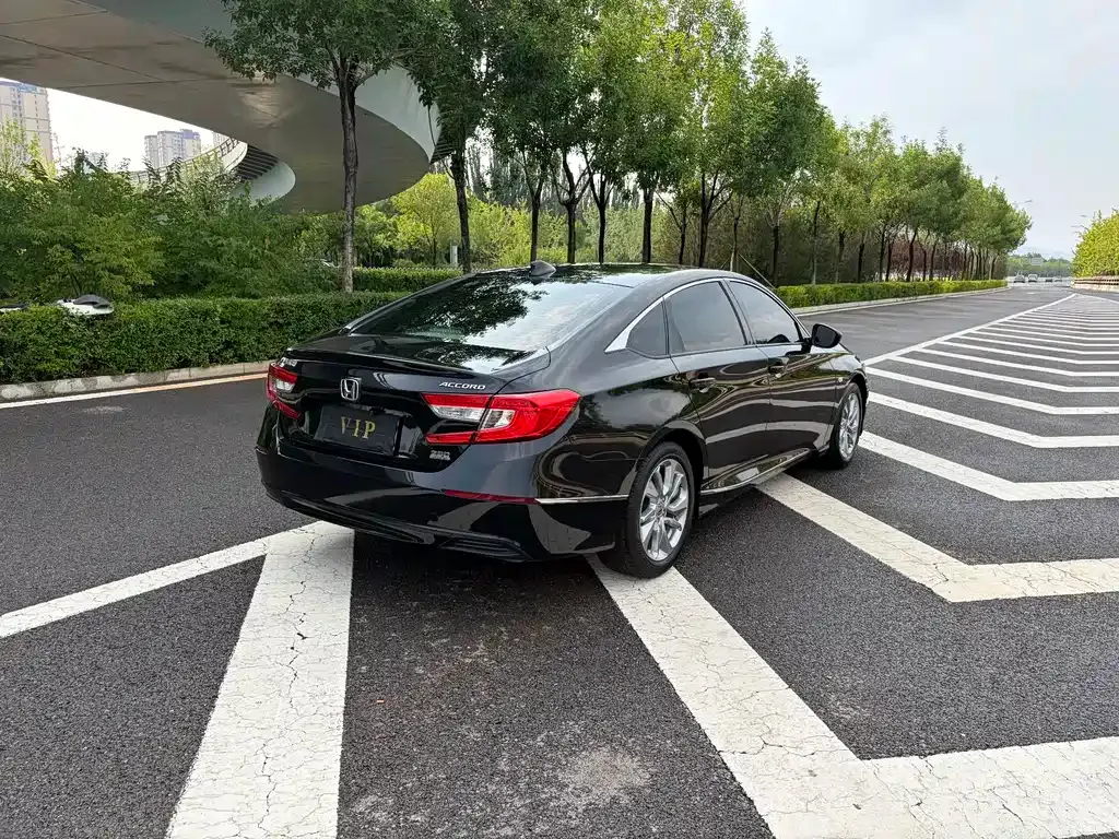 Honda Accord — фото 10