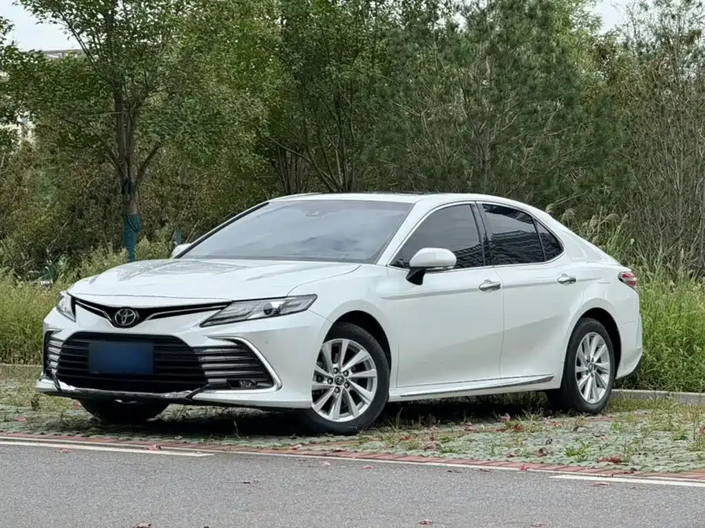 Toyota Camry — фото 9