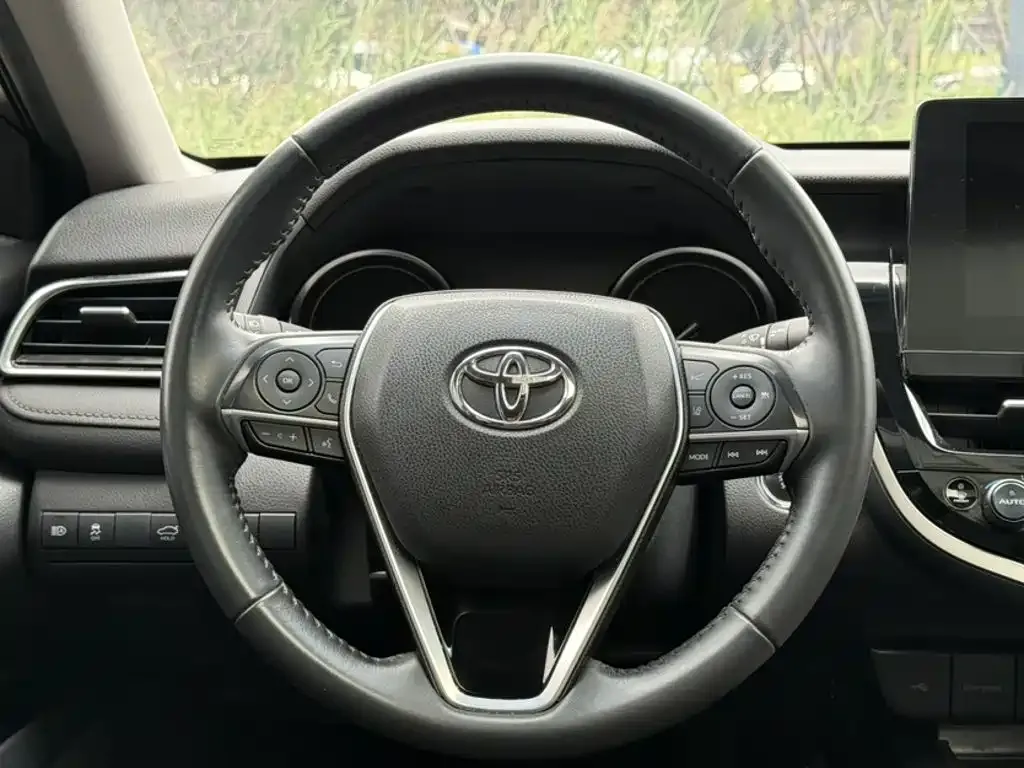 Toyota Camry — фото 7