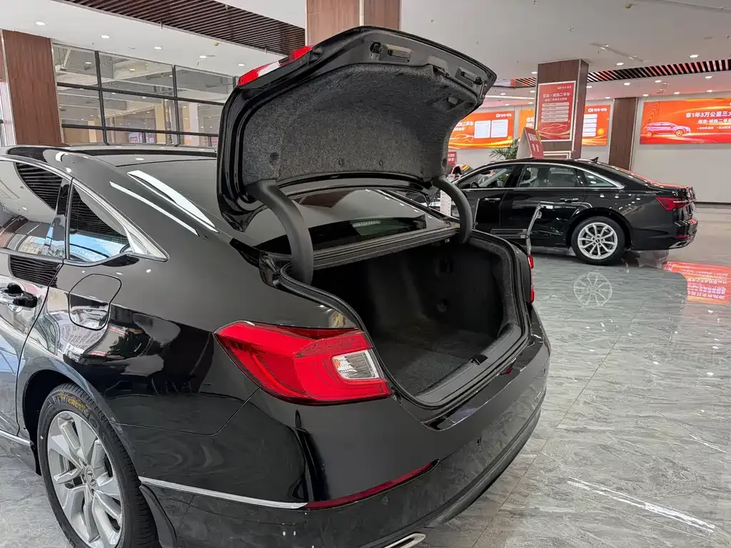 Honda Accord — фото 10