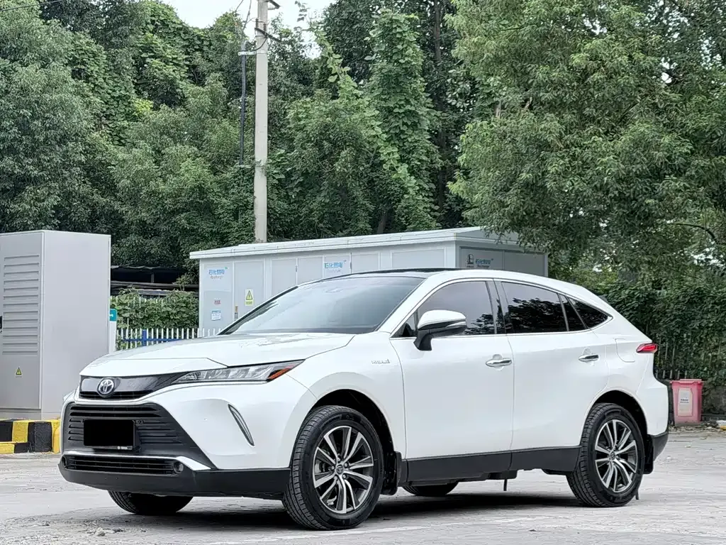 Toyota Harrier — фото 1