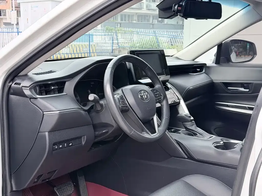 Toyota Harrier — фото 2