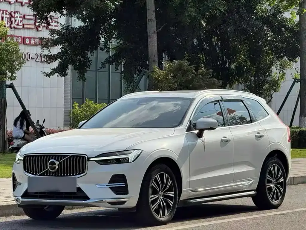 Volvo XC60 — фото 1