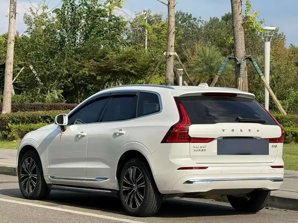 Volvo XC60 — фото 6