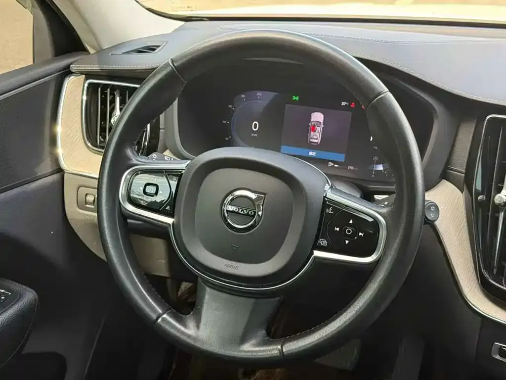 Volvo XC60 — фото 3