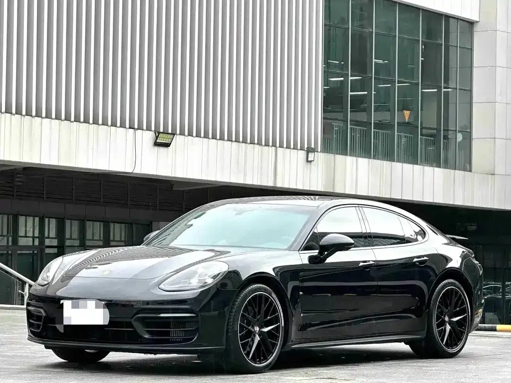Porsche Panamera — фото 1