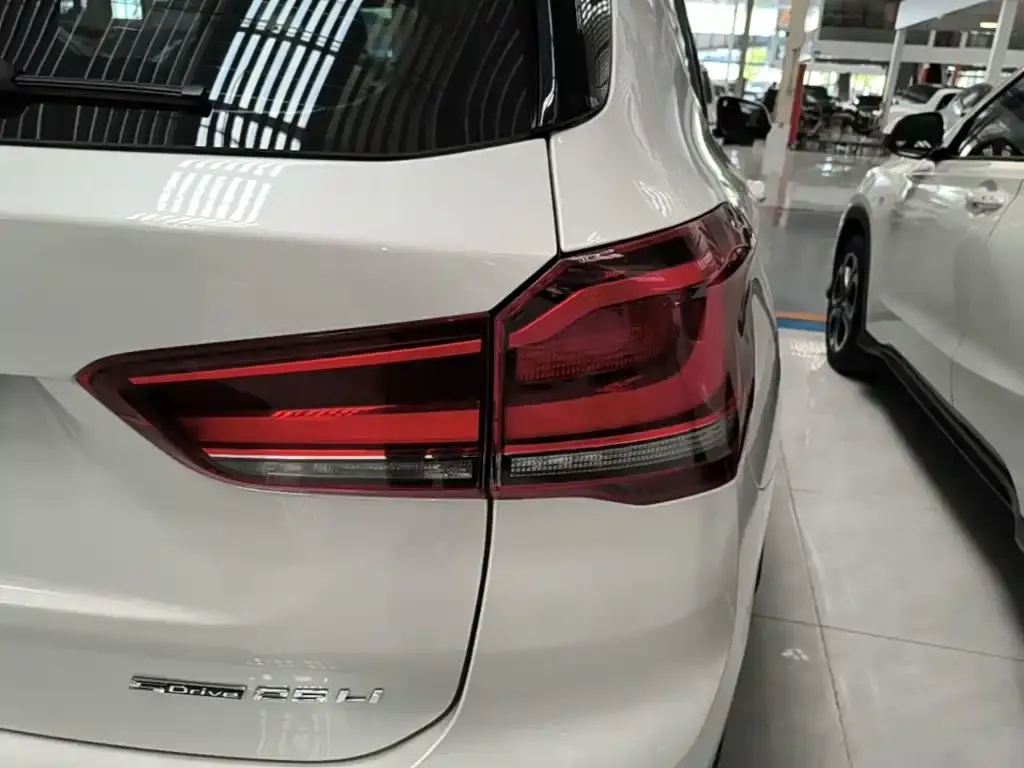 BMW X1 — фото 9