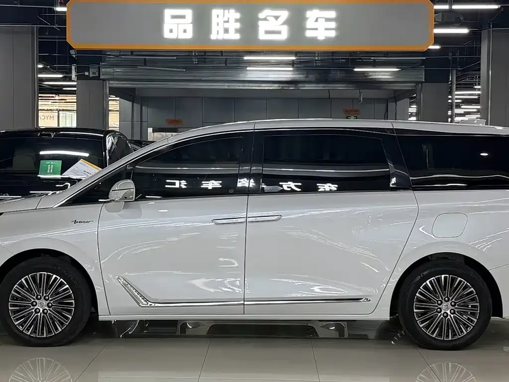 Buick GL8 Hybrid — фото 2