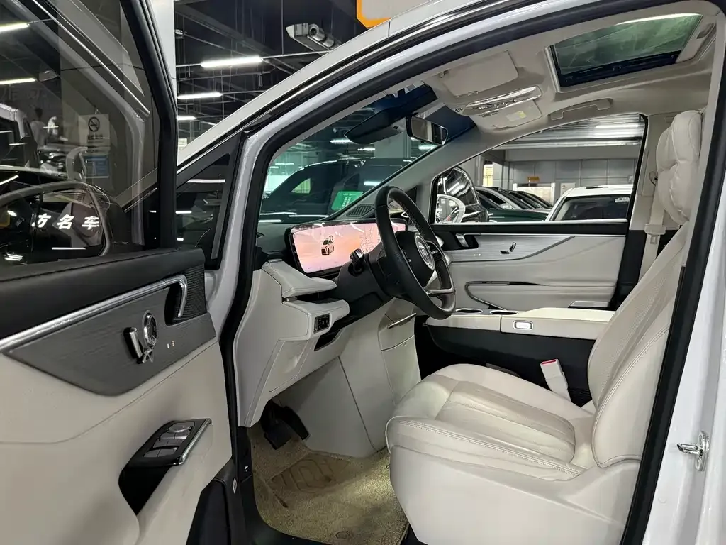Buick GL8 Hybrid — фото 4