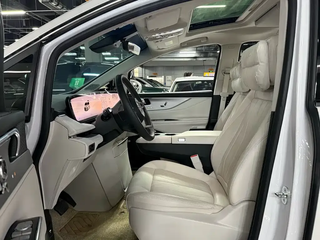 Buick GL8 Hybrid — фото 6