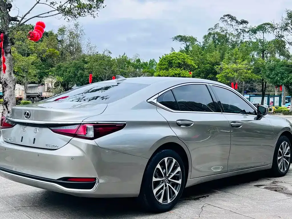 Lexus ES — фото 8