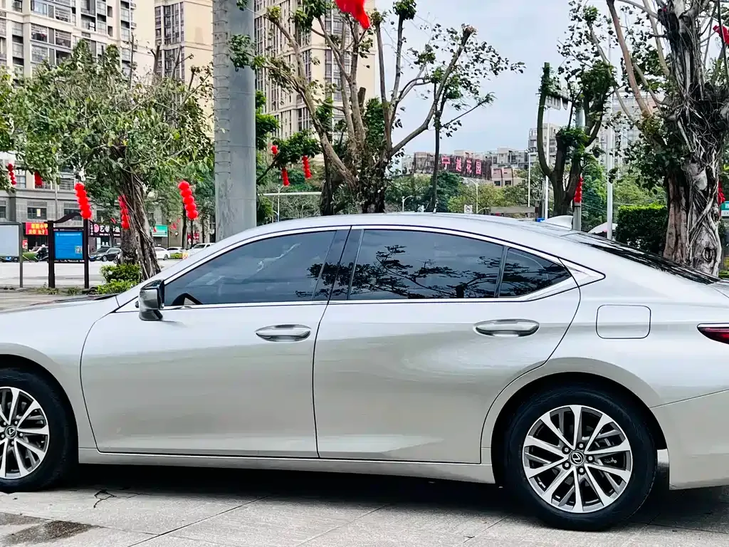 Lexus ES — фото 3