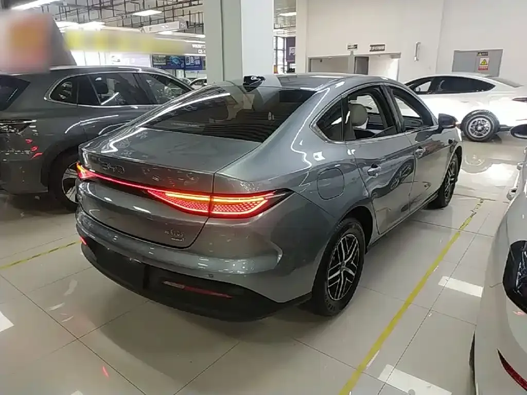 BYD Seal 05 DM-i — фото 10