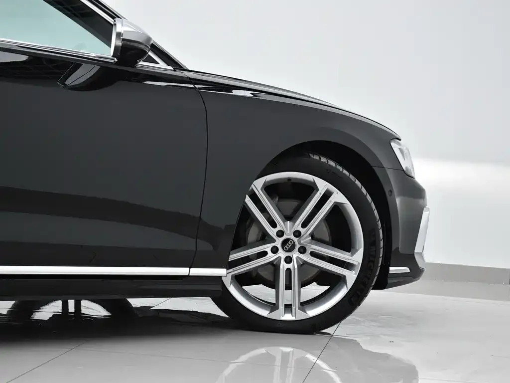 Audi A8 — фото 8