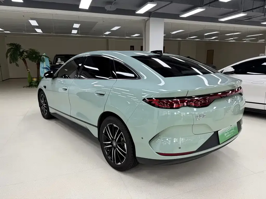 BYD Qin L — фото 8