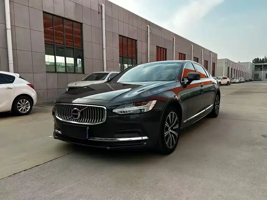 Volvo S90 — фото 1