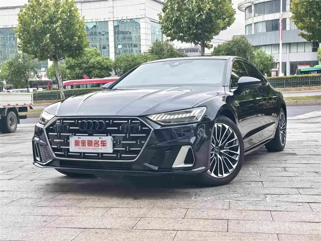 Audi A7L — фото 1